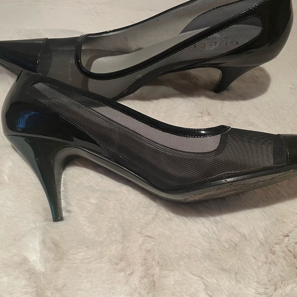 Gucci Patent Leather Pumps Black with Dark Green Heels - Picture 4 of 10
